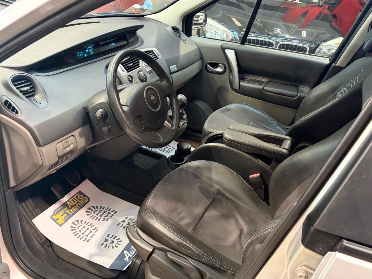 Renault Scenic Grand Scénic 1.9 dCi/130CV PlayStation Portable