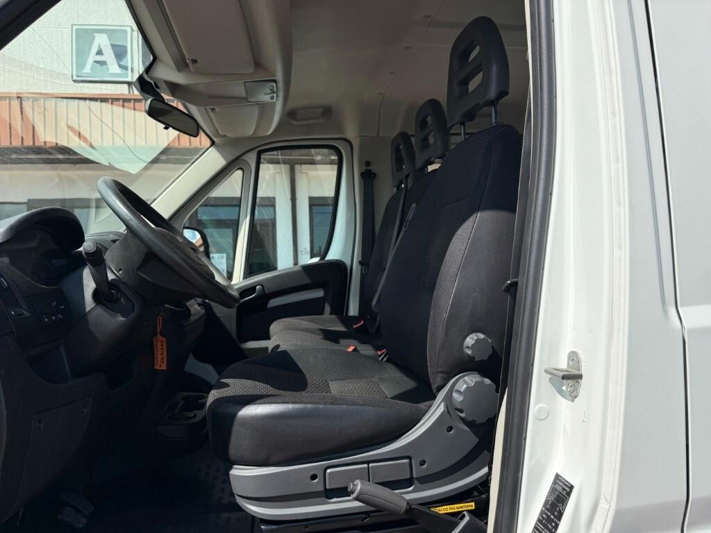 Peugeot Boxer 335 2.2 BlueHDi 140 S&S PM-DC Cabinato