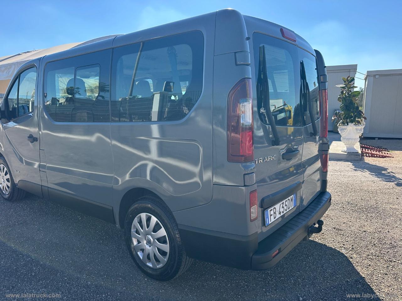 RENAULT Trafic 9 POSTI 1.6 dCi 125CV+GANCIOTRAINO