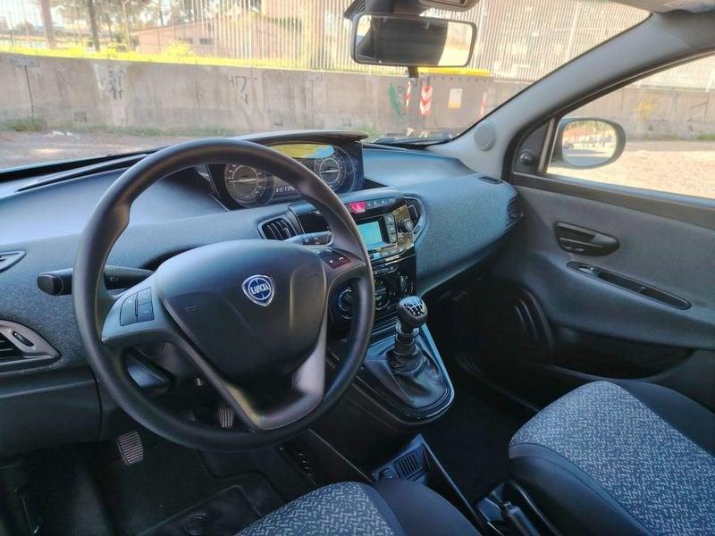 Lancia Ypsilon Ypsilon 1.0 FireFly 5 porte S&S Hybrid Silver