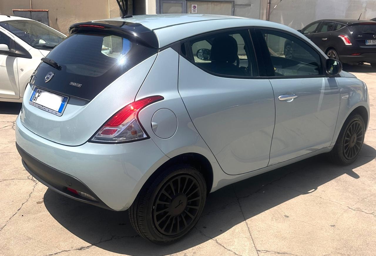 Lancia Ypsilon 1.0 FireFly 5 porte S&S Hybrid Gold