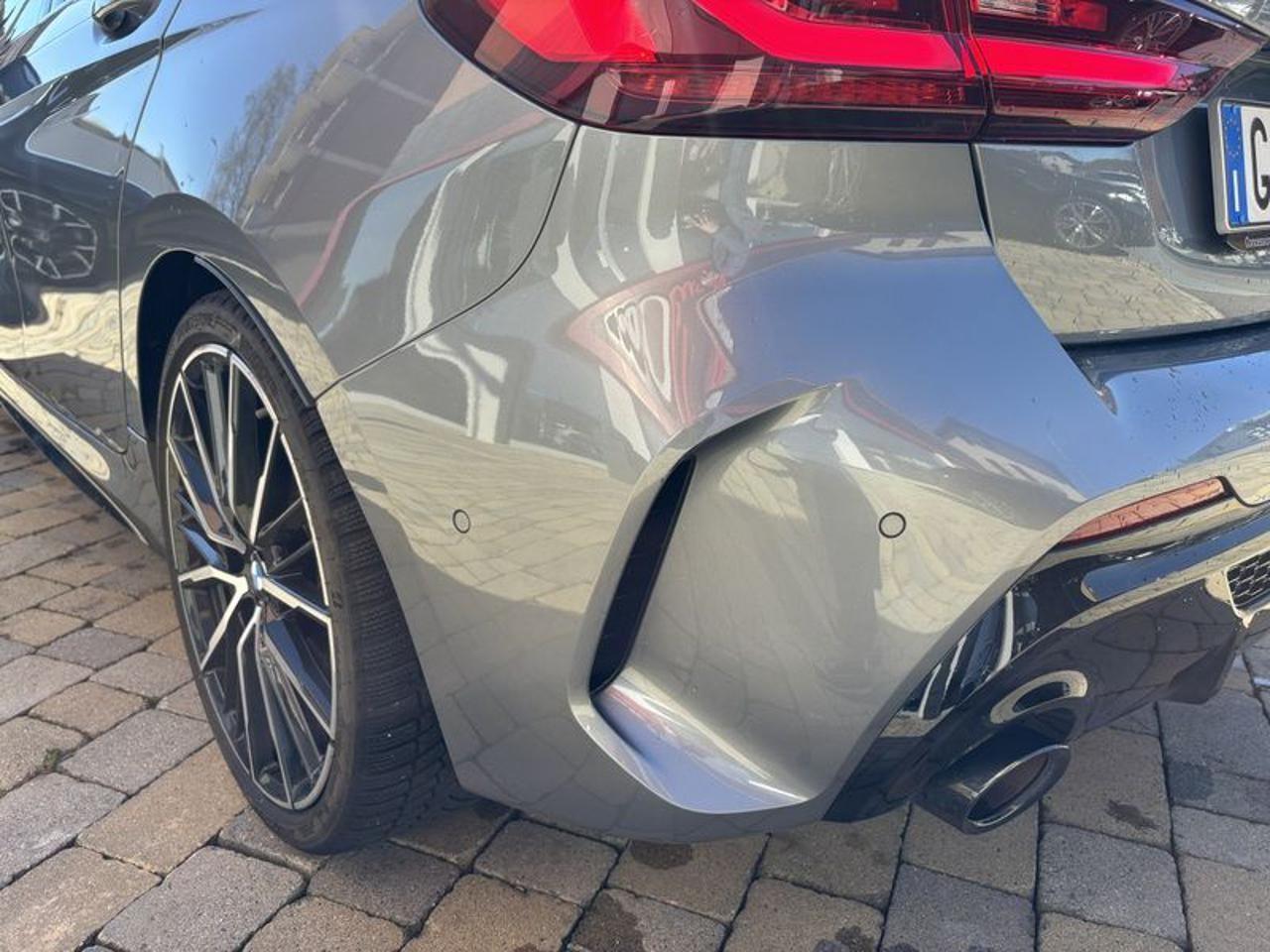 BMW 135 i xDrive NAVI-FULL LED-CAM-19"