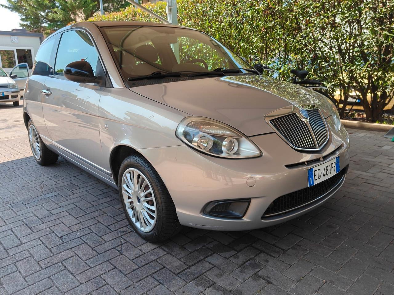 Lancia Ypsilon