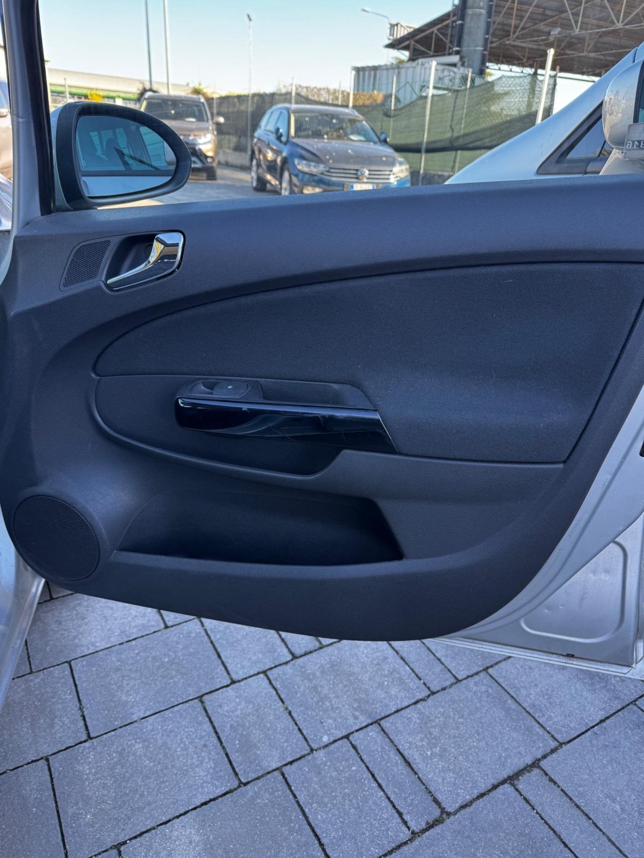 Opel Corsa 1.2 5 porte OK NEOPATENTATI