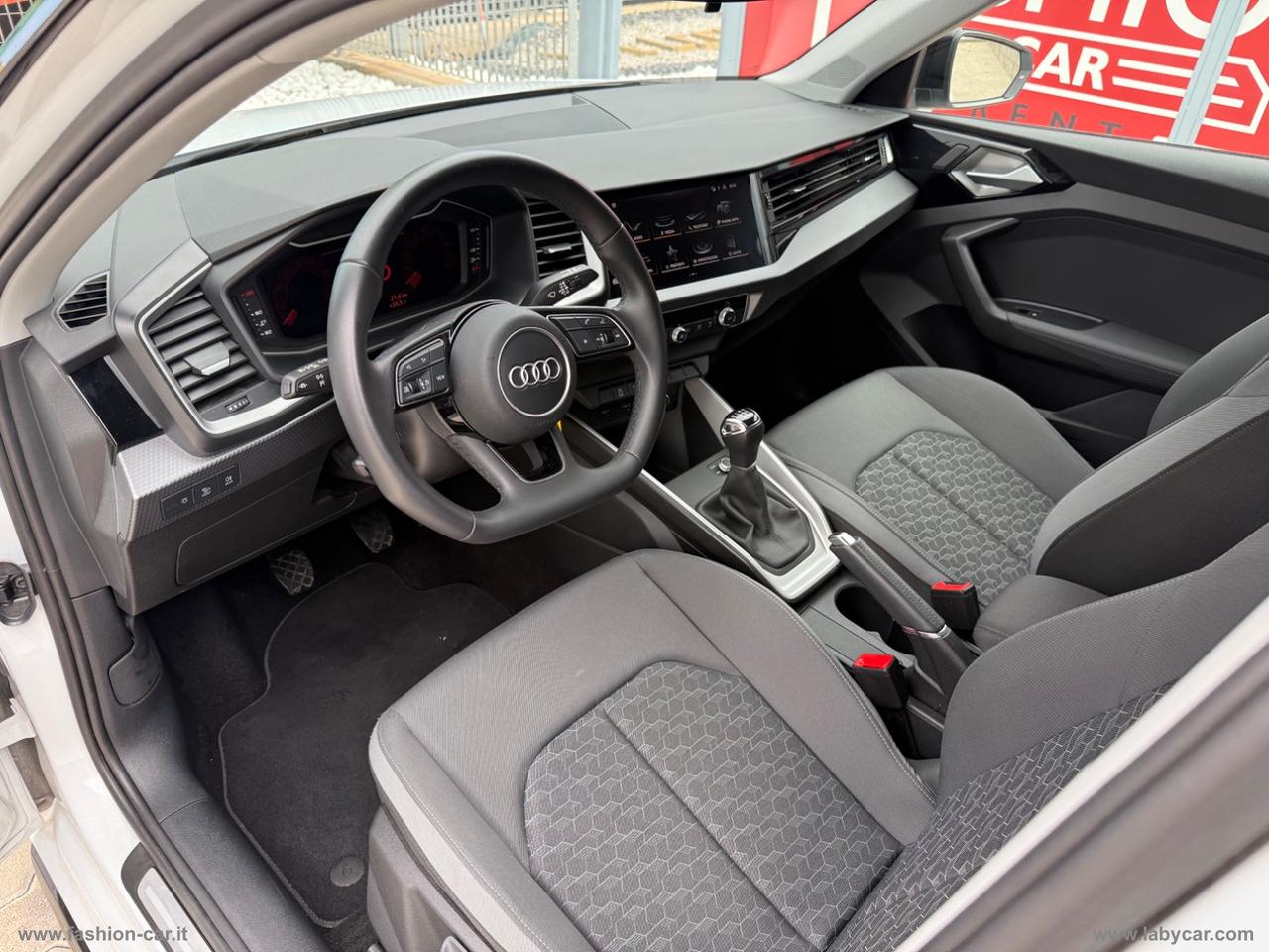 AUDI A1 SPB 30 TFSI Identity Black / S line edition