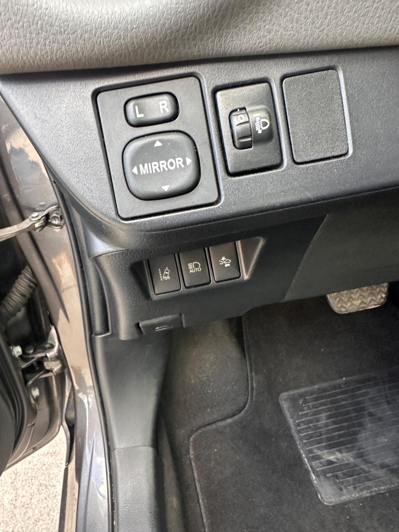 Toyota Yaris 1.5 BENZ/Hybrid 101cv 5p Lounge AUTOMATICA