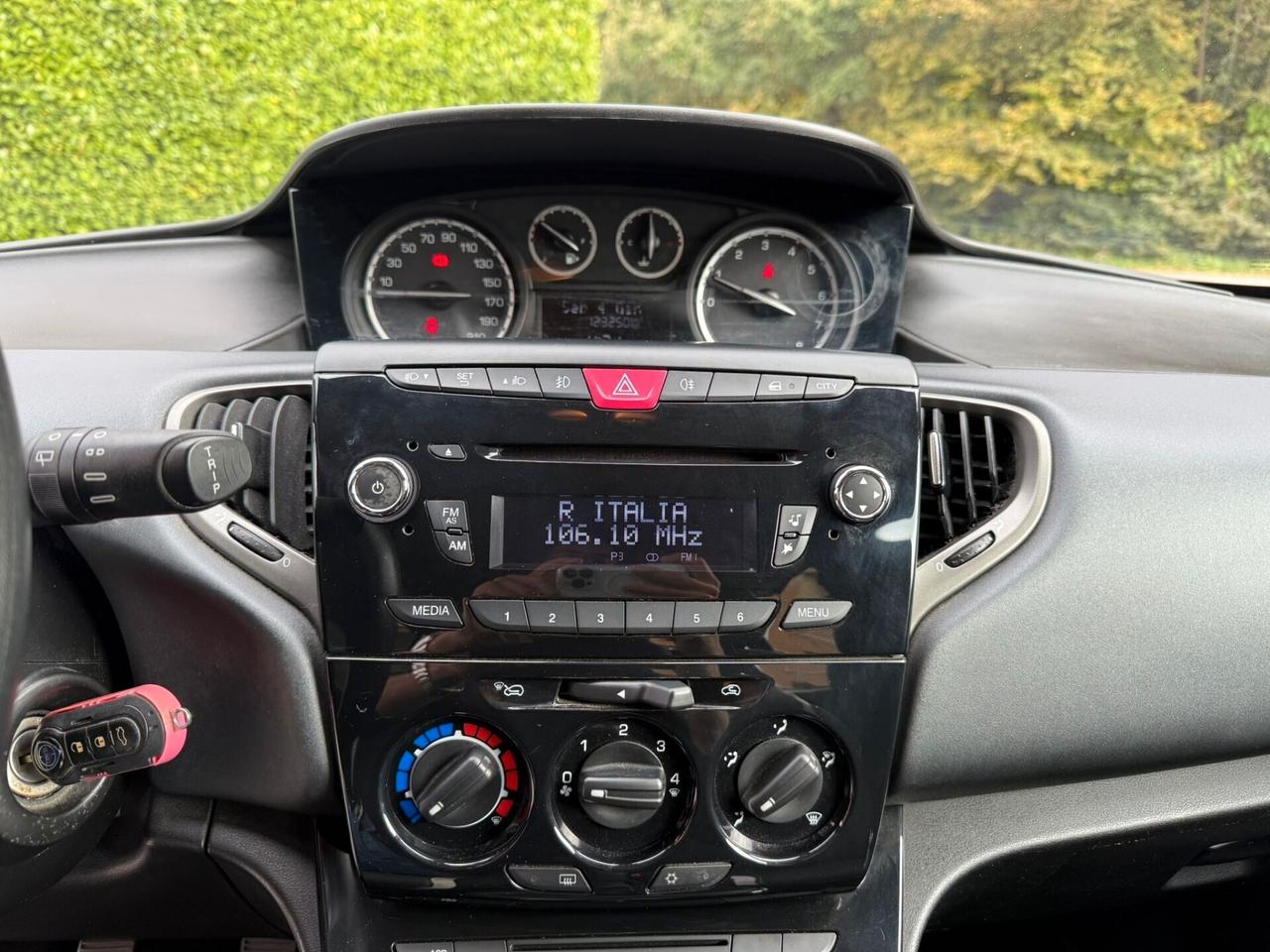 Lancia Ypsilon 1.2 69 CV 5 porte Gold NEOPATENTATI