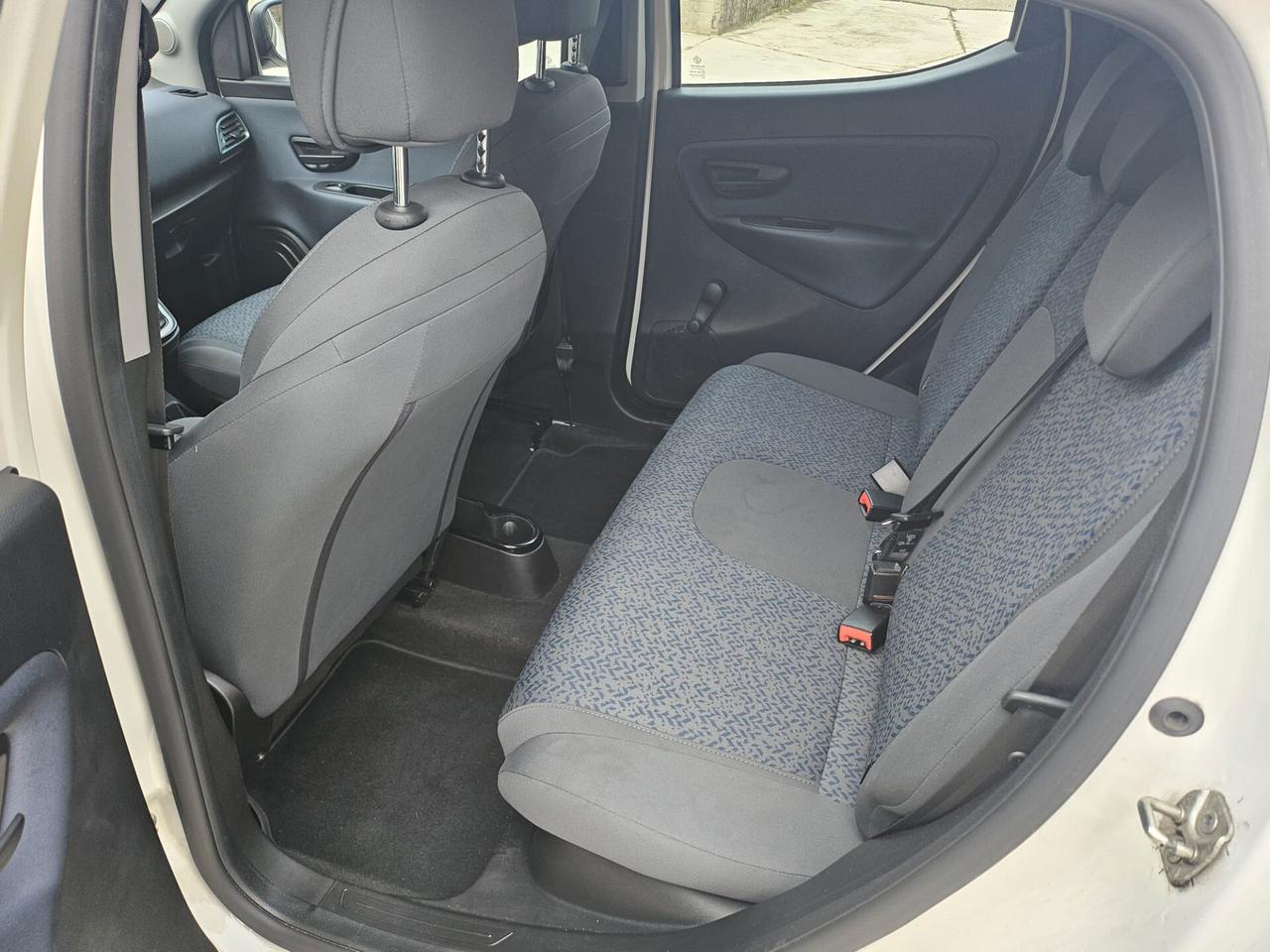 Lancia Ypsilon 1.0 FireFly 5 porte S&S Hybrid Silver