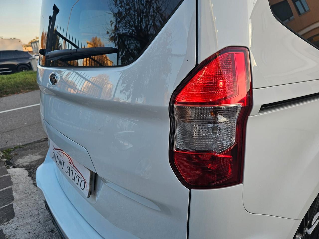 Ford Tourneo Courier 1.5 TDCi 100cv Sport*S&S*Navi*Pdc*Euro6*