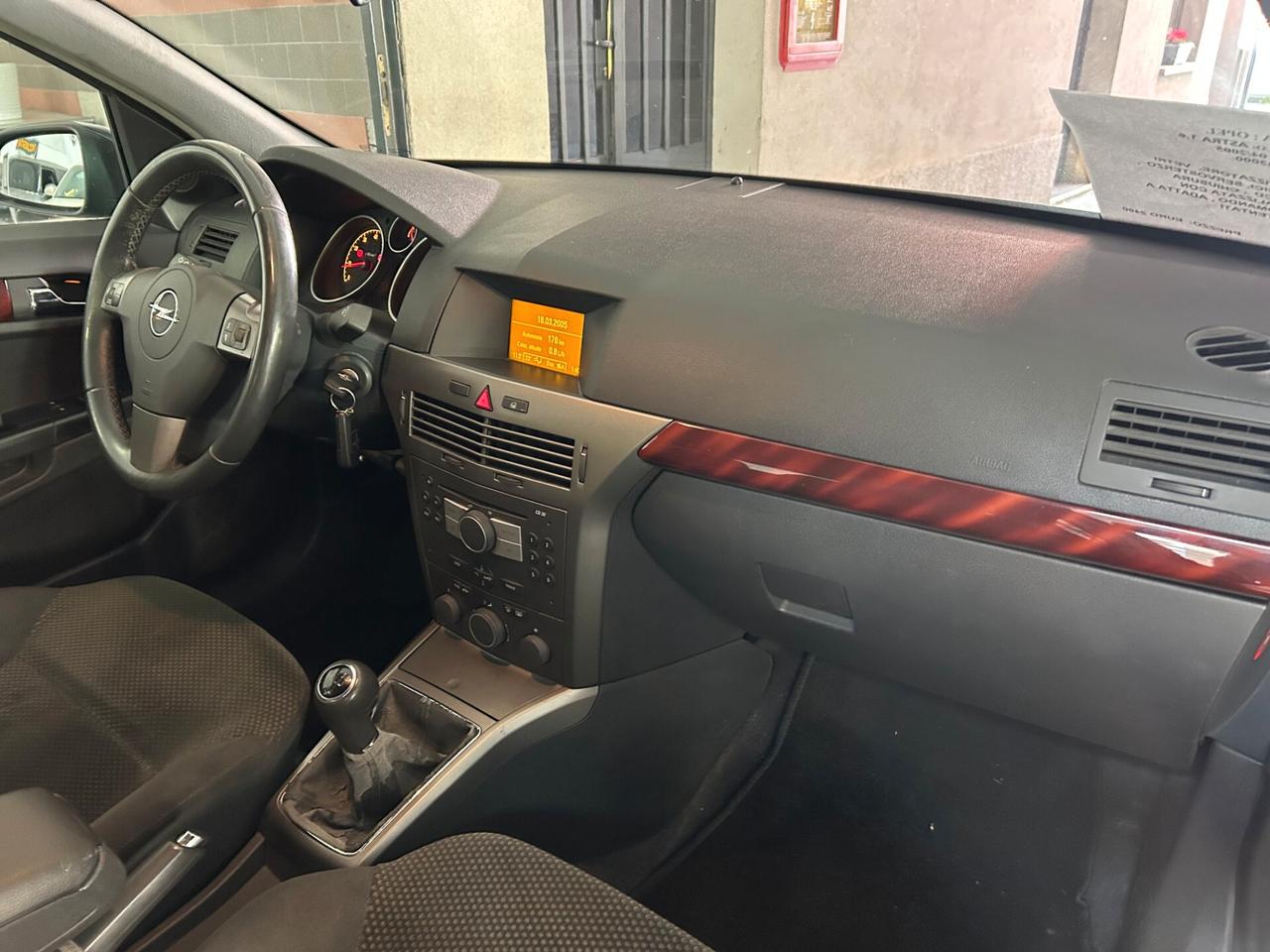 Opel Astra 1.6 16V Twinport 5 porte Cosmo