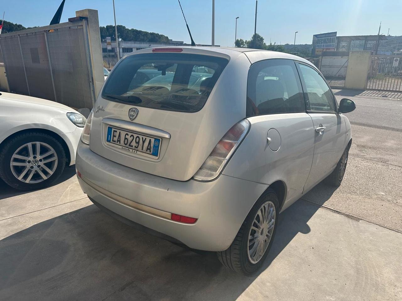 Lancia Ypsilon 1.3 DIESEL 2010 160.000km