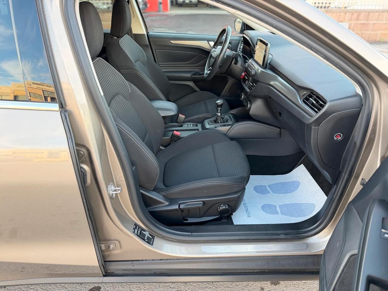 Ford Focus 1.5 5P TITANIUM