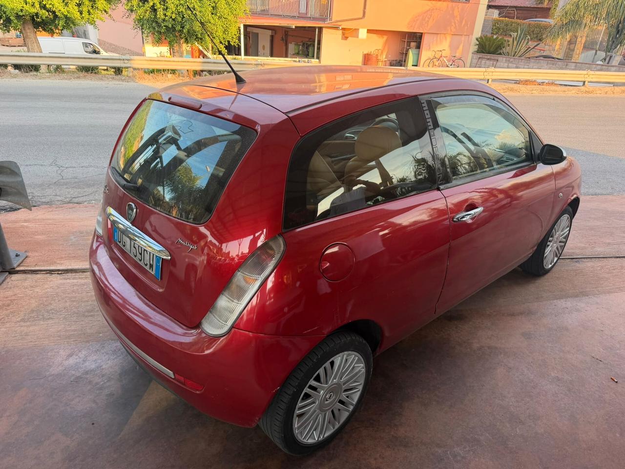 Lancia Ypsilon 1.3 MJT 75 CV Oro Bianco