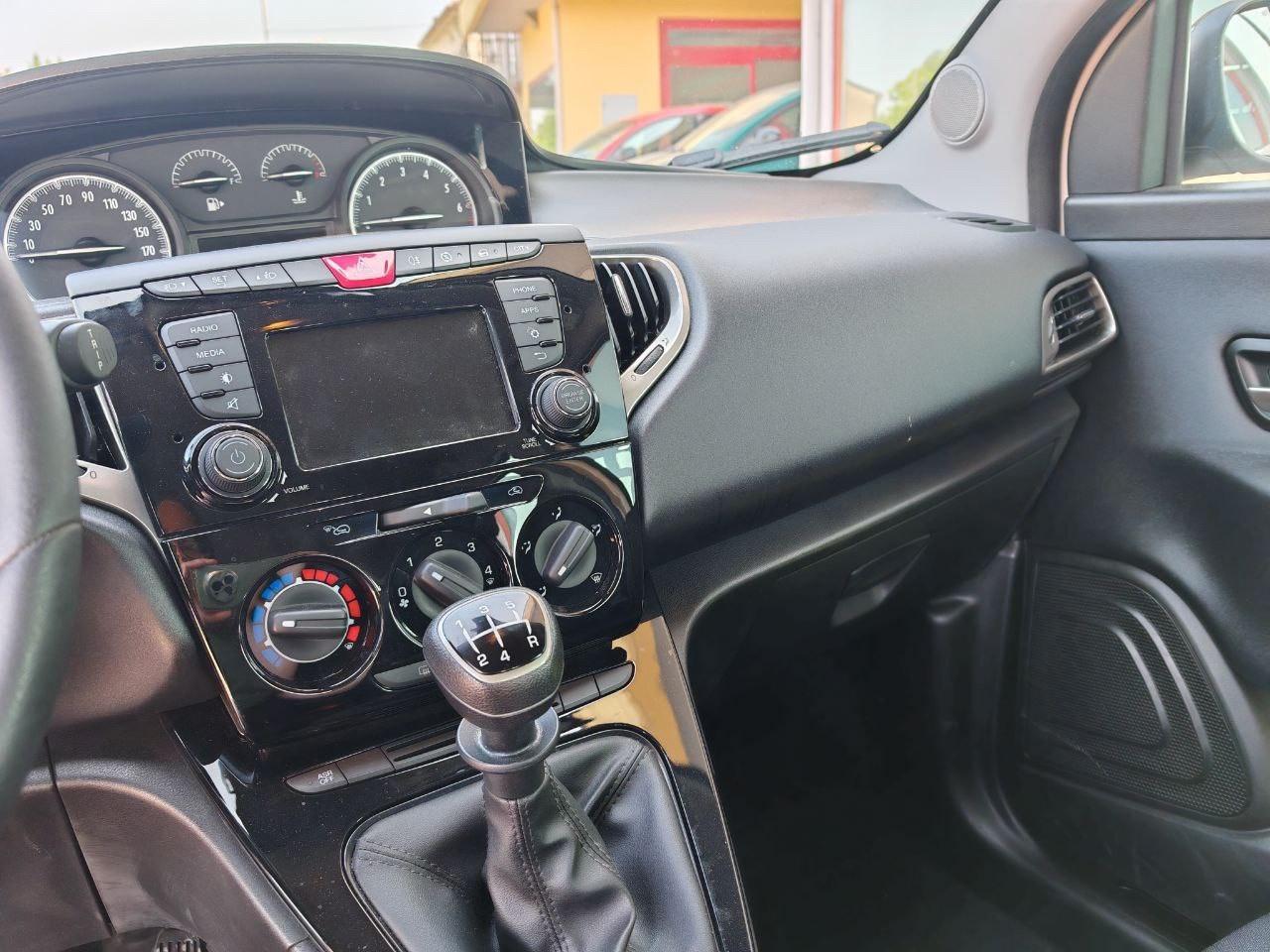 Lancia Ypsilon 1.2 69 CV 5 porte S&S Gold