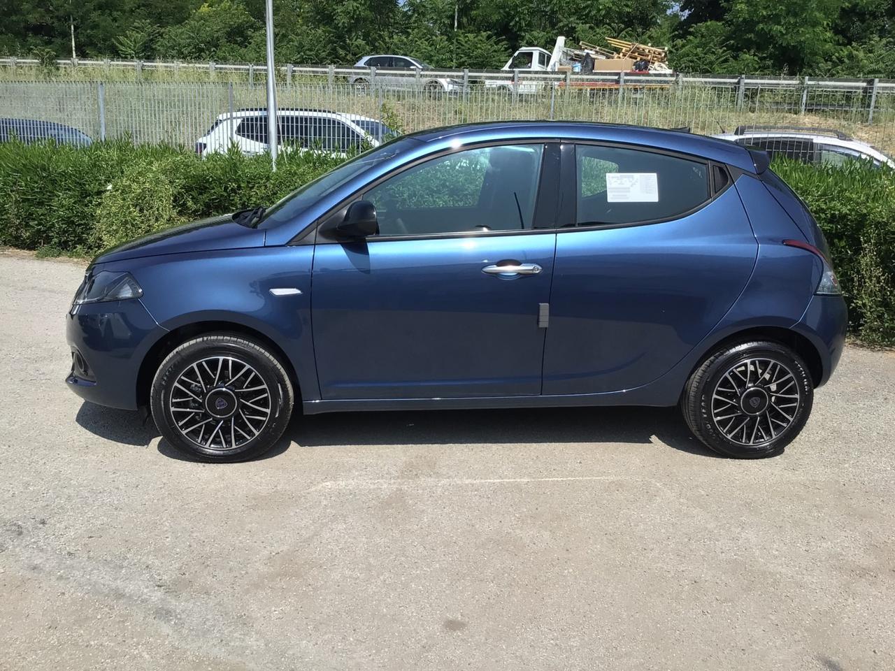 Lancia Ypsilon 1.0 FireFly 70 Cv Hybrid Platino KM0