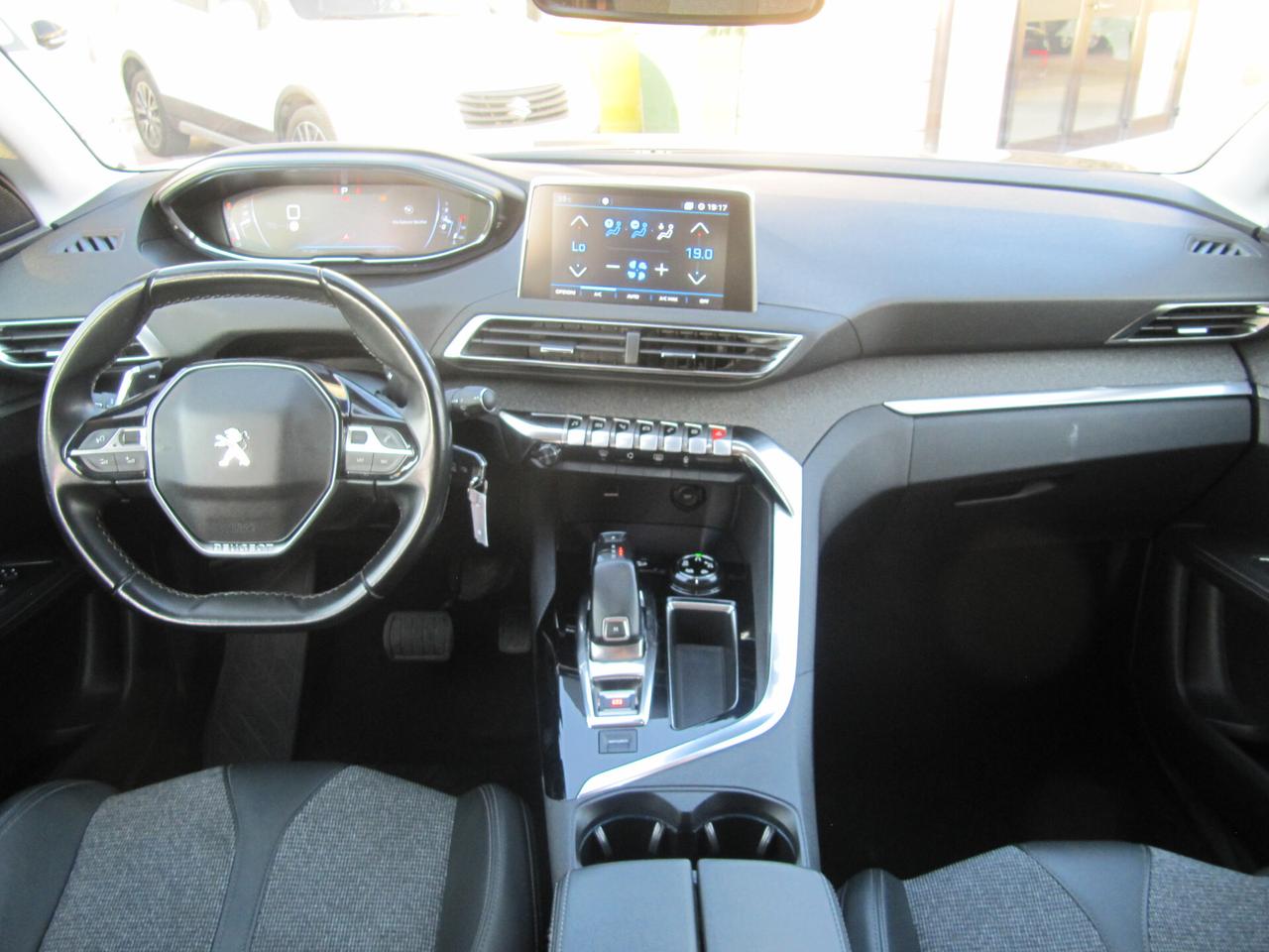 Peugeot 3008 BlueHDi 130 S&S EAT8 Allure - automatico