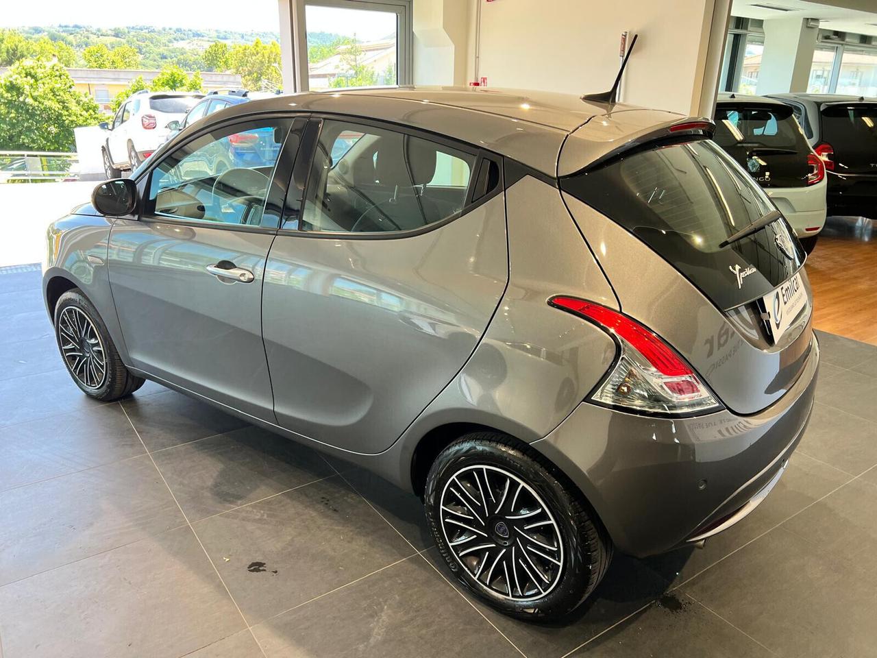 Lancia Ypsilon 1.0 FireFly 5 porte S&S Hybryd Gold