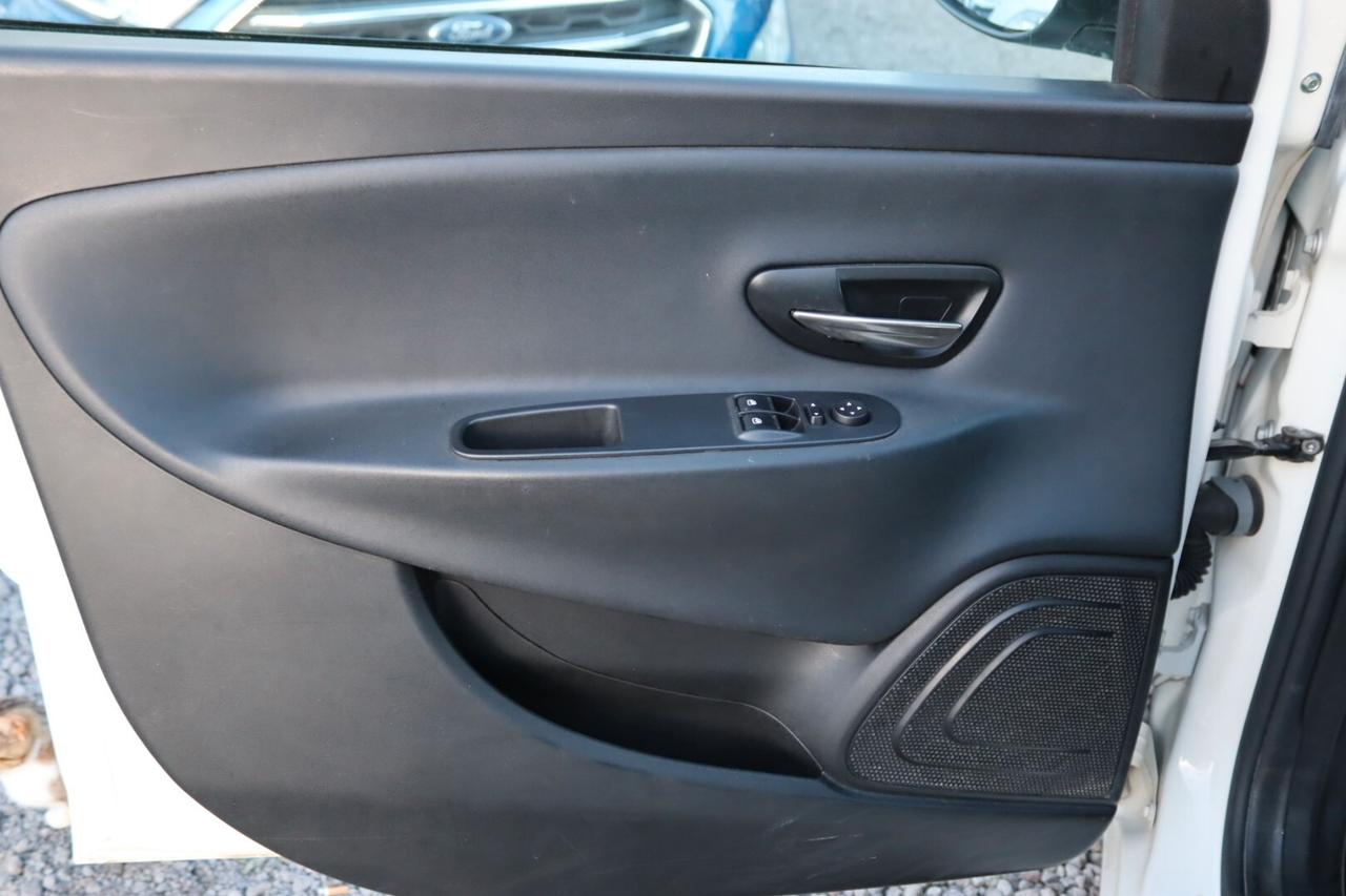 Lancia Ypsilon 1.2 69 CV 5 porte Platinum