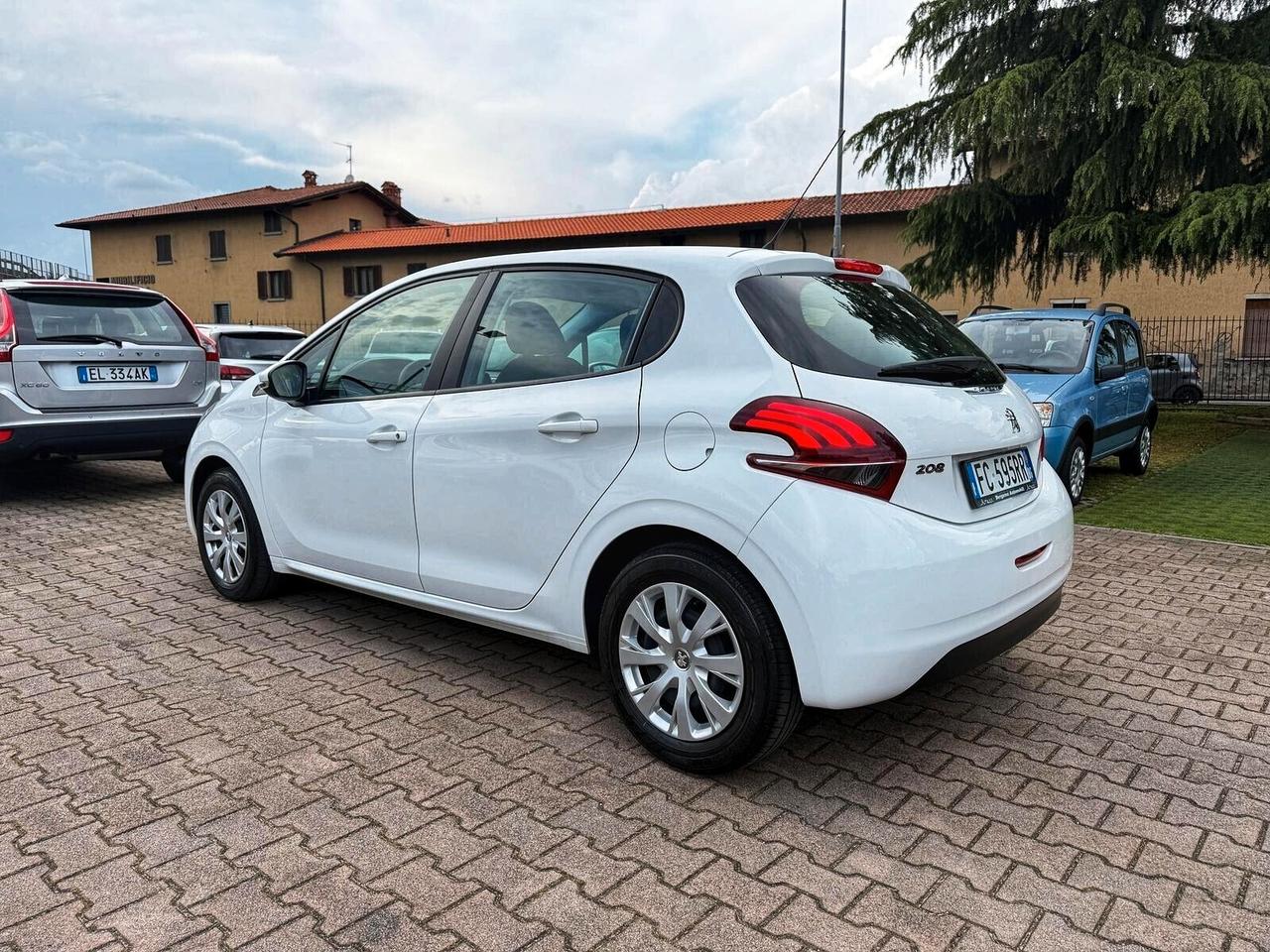 Peugeot 208 1.4 HDi 68 CV 5 porte OK NEOPATENTATI