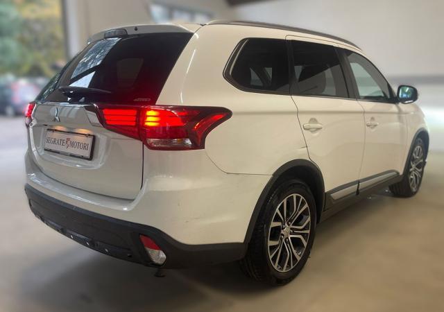 MITSUBISHI Outlander 2.2 DI-D 4WD Instyle Plus SDA 7 posti
