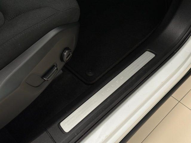 VOLVO XC60 B4 (d) Geartronic Inscription