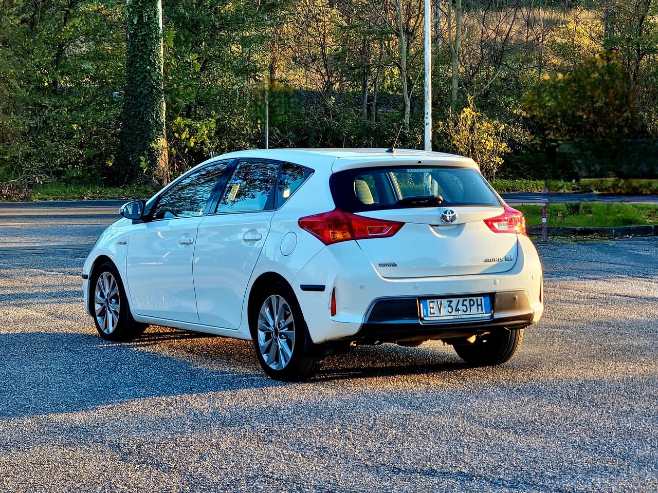 Toyota Auris 1.8 Hybrid Lounge 2014-E5B Automatico