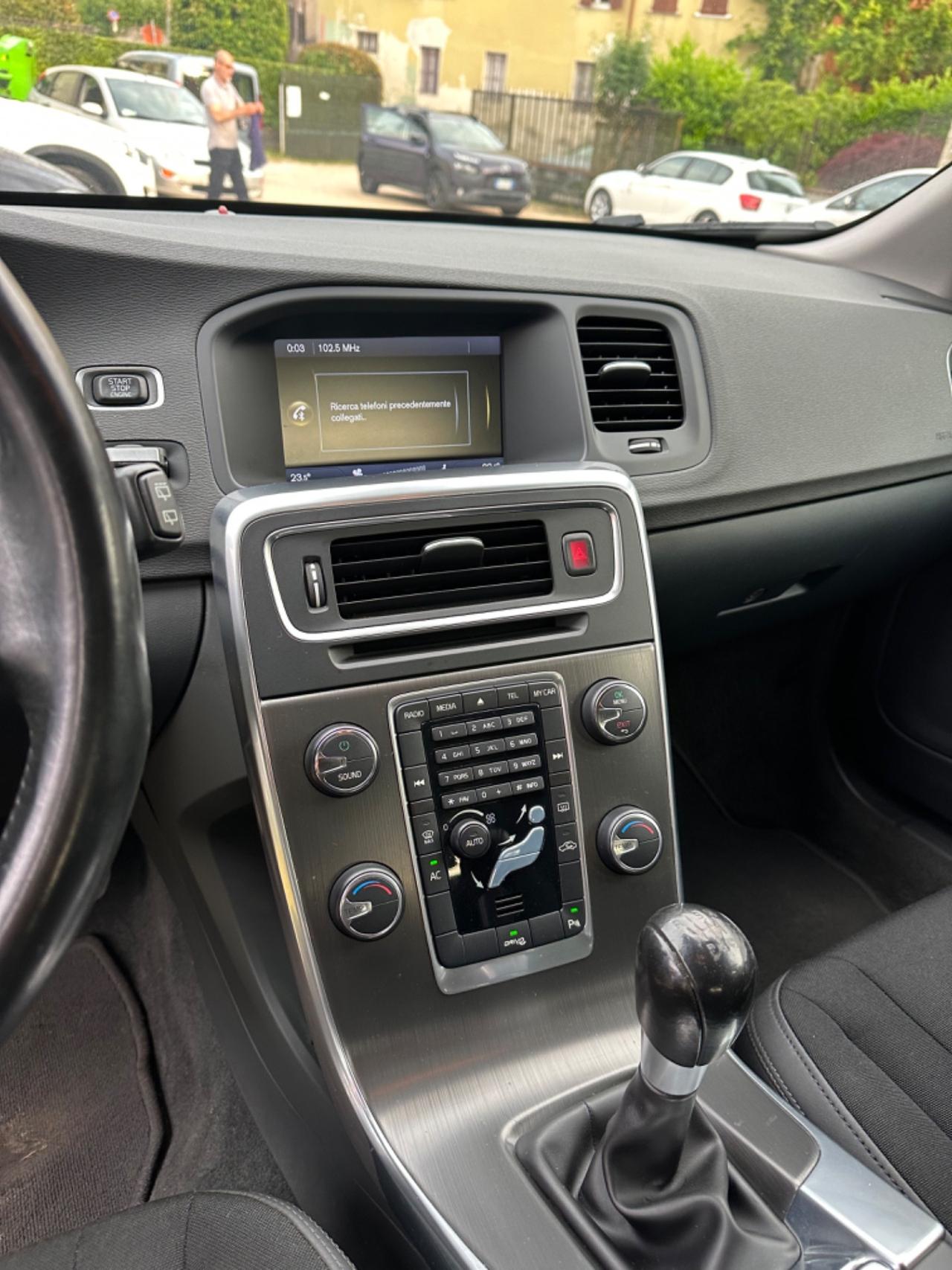 Volvo V60 D2 1.6 MOMENTUM KMCERT GARANZ UNICOPR