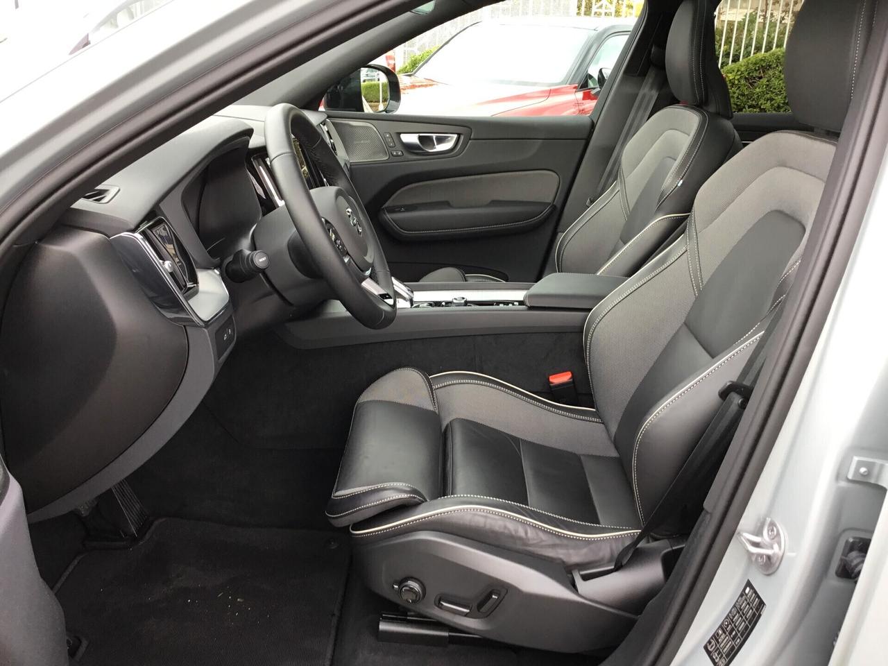 Volvo XC60 T6 Plug-in hybrid AWD automatico Plus Dark