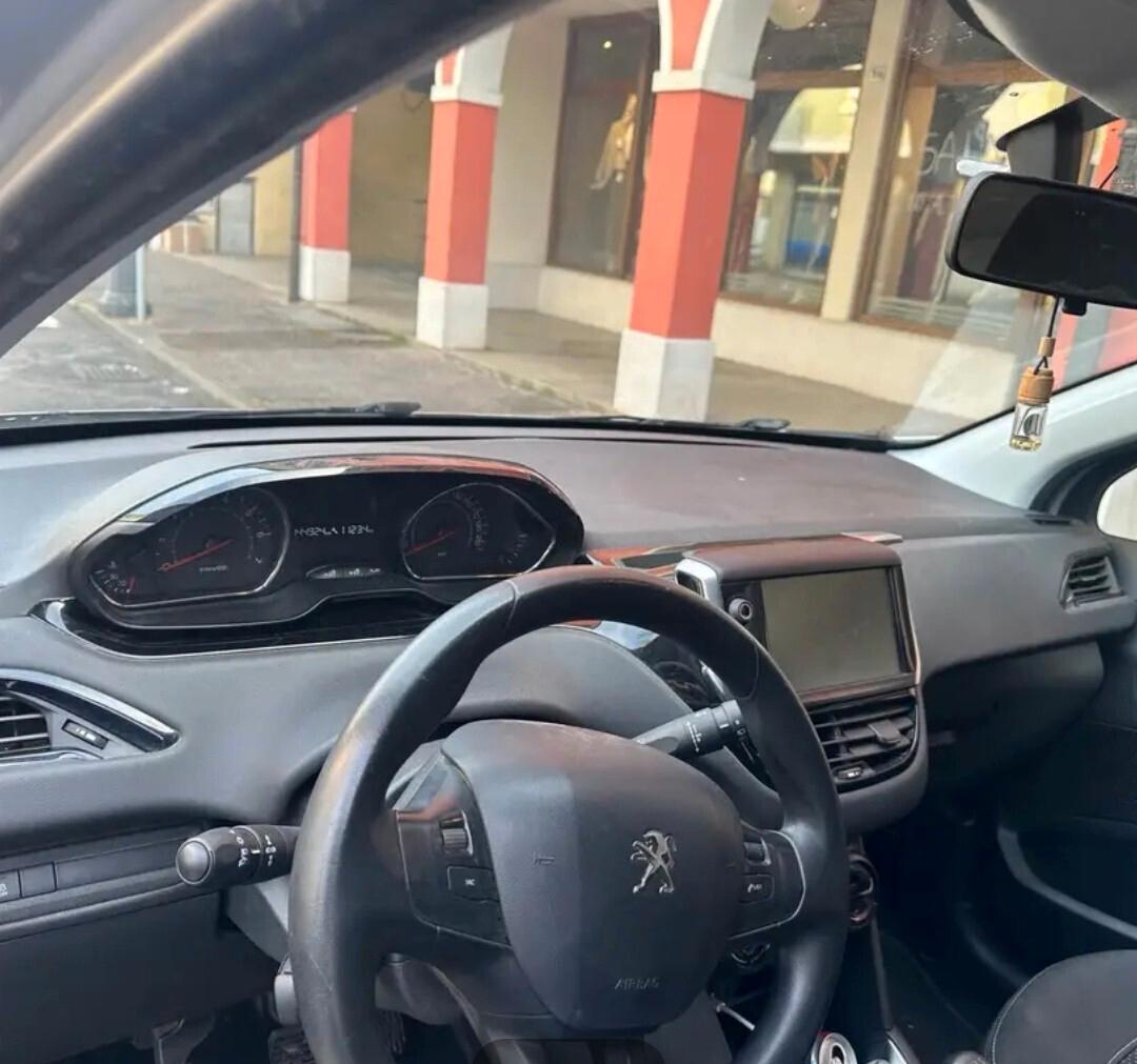 Peugeot 208 1.2 benz - Garanzia 12 Mesi