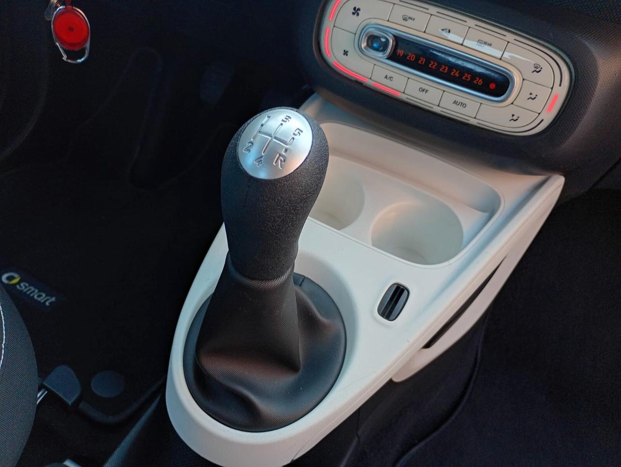 SMART FOR TWO 1.0 BENZINA 52 KW MANUALE 2015 PASSION