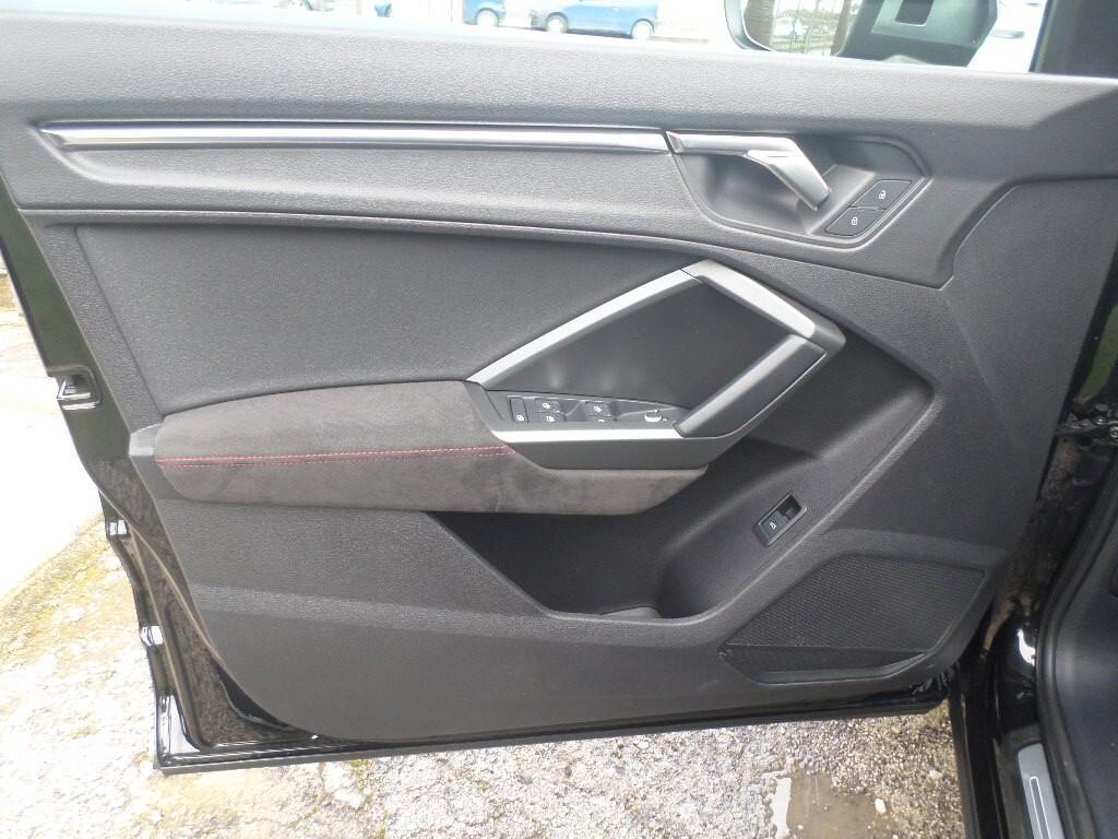 Audi Q3 RS Q3 quattro S tronic