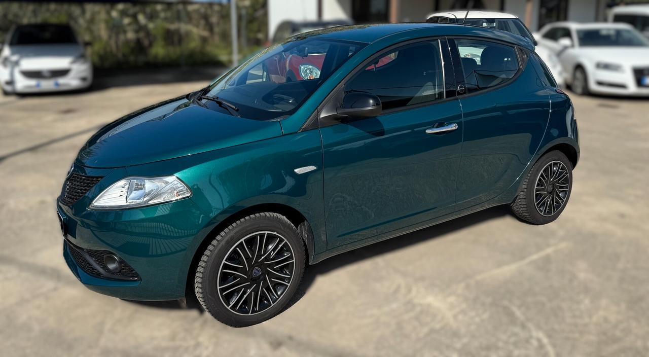 Lancia Ypsilon 1.0 FireFly 5 porte S&S Hybrid Ecochic Gold