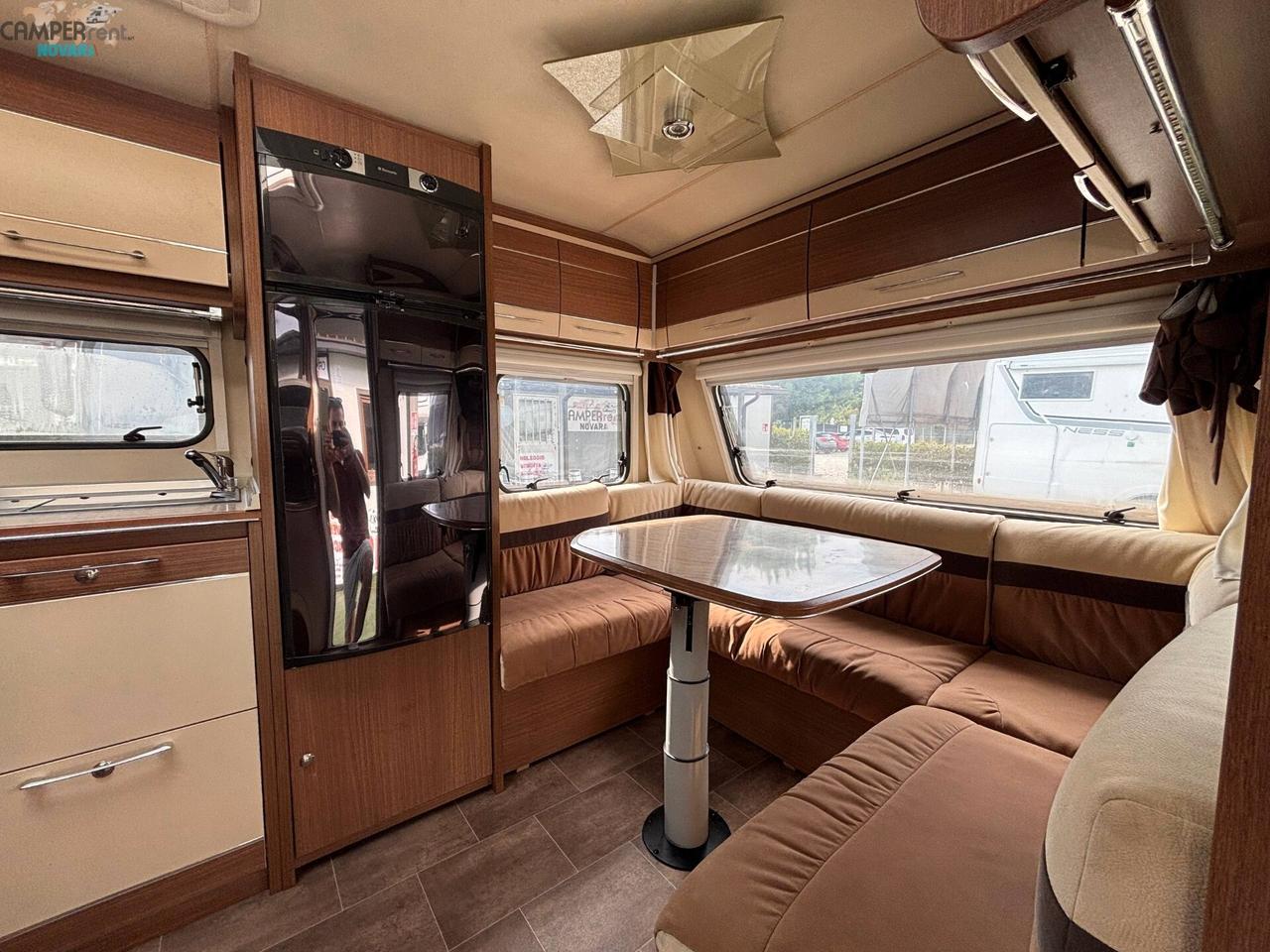 BÜRSTNER TRECENTO 465TS - ROULOTTE CON LETTO MATRIMONIALE ALLA FRANCESE IN CODA