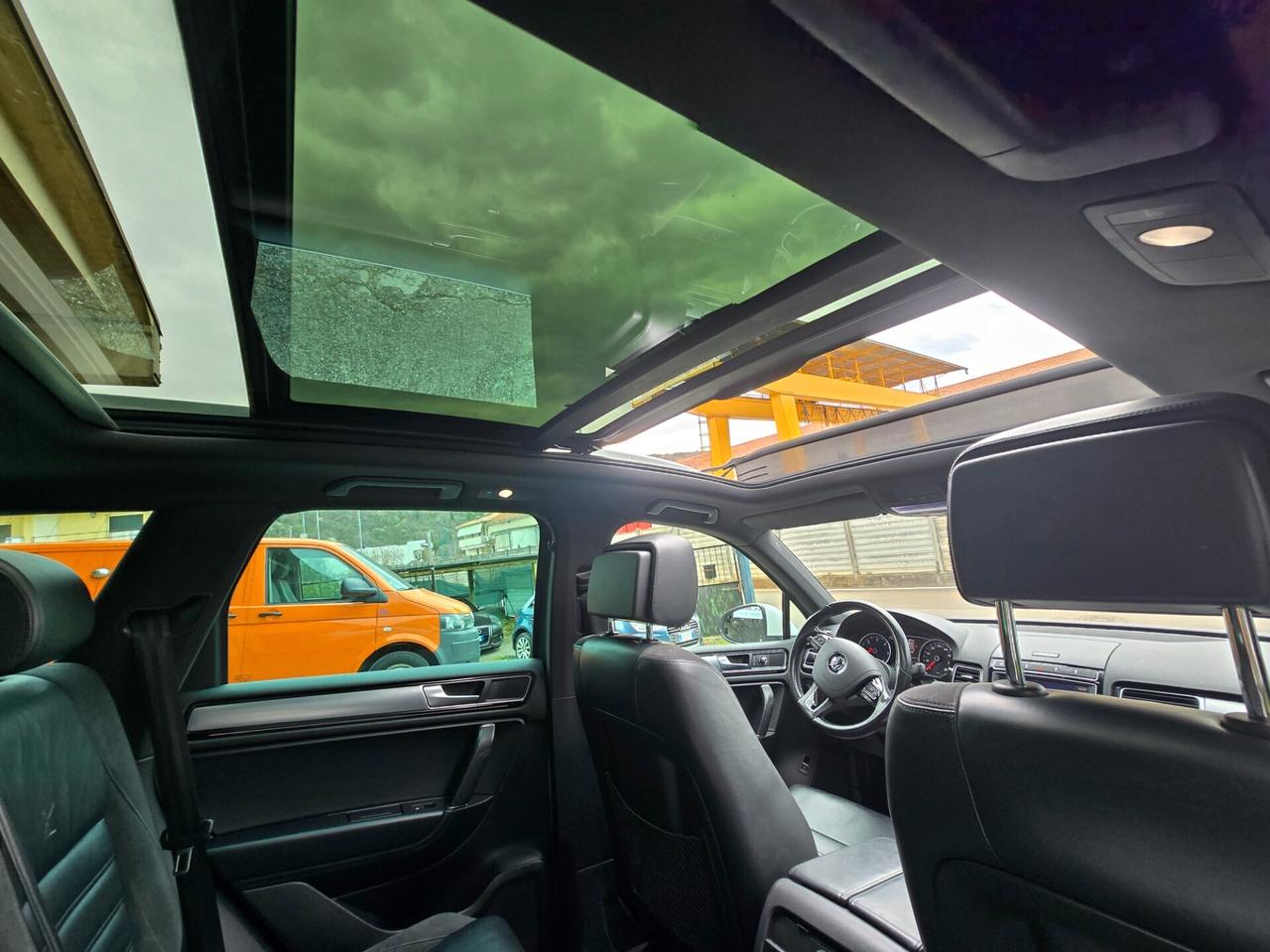 VW Touareg R.LINE 3.0TDI 204CV TETTO APRIBILE -2017