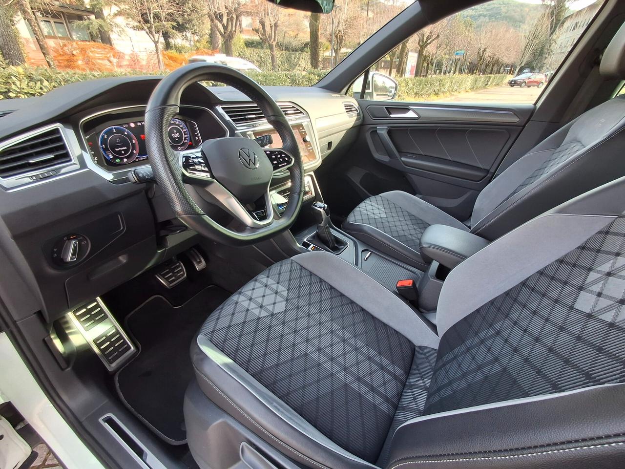 Volkswagen Tiguan 2.0 TDI 150 CV DSG R-Line -unico proprietario