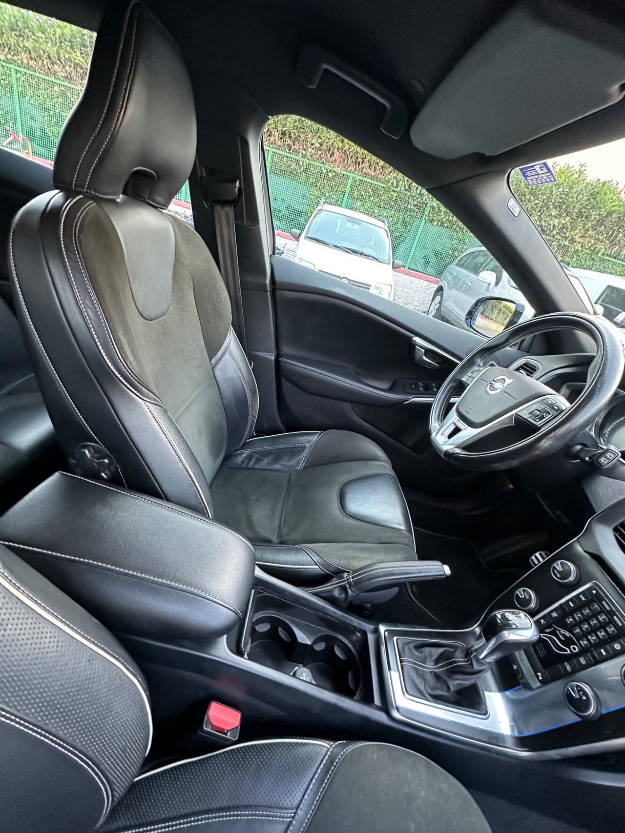 Volvo V40 D4 R-design Momentum