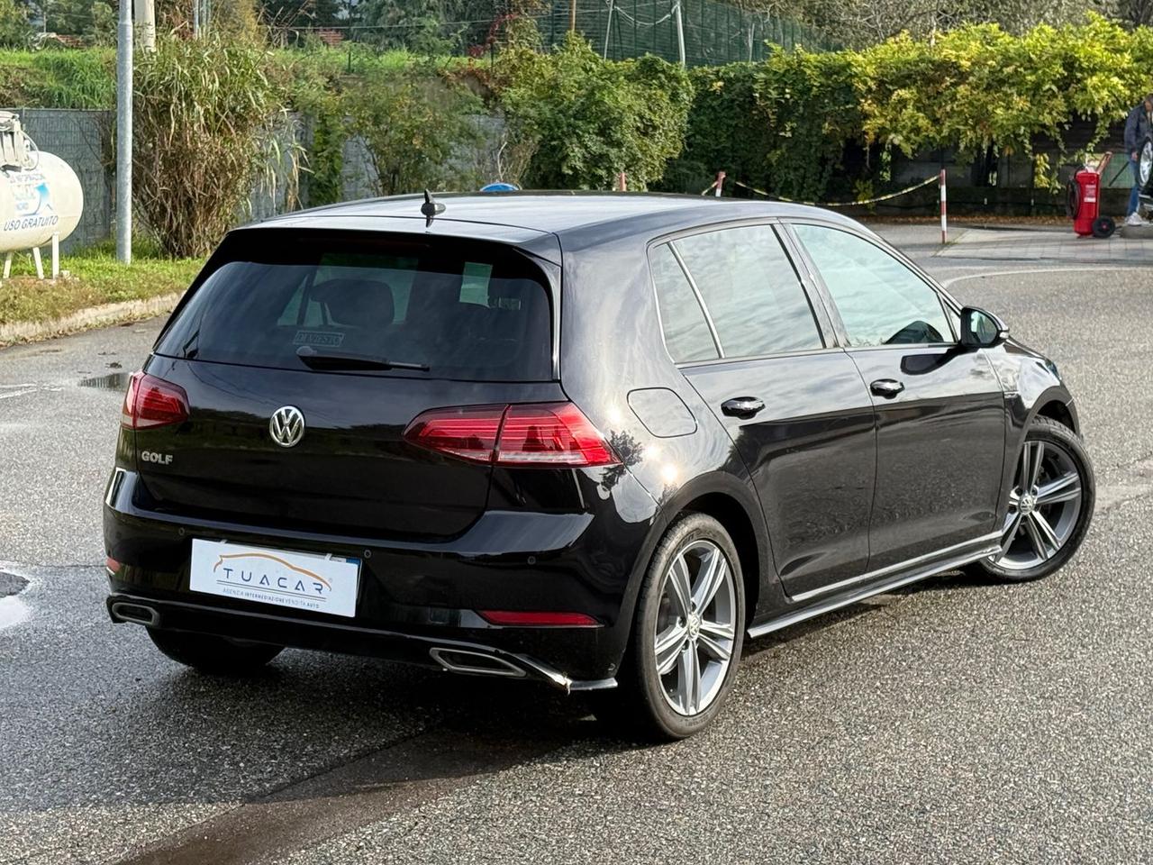 Volkswagen Golf 1.6 TDI R LINE