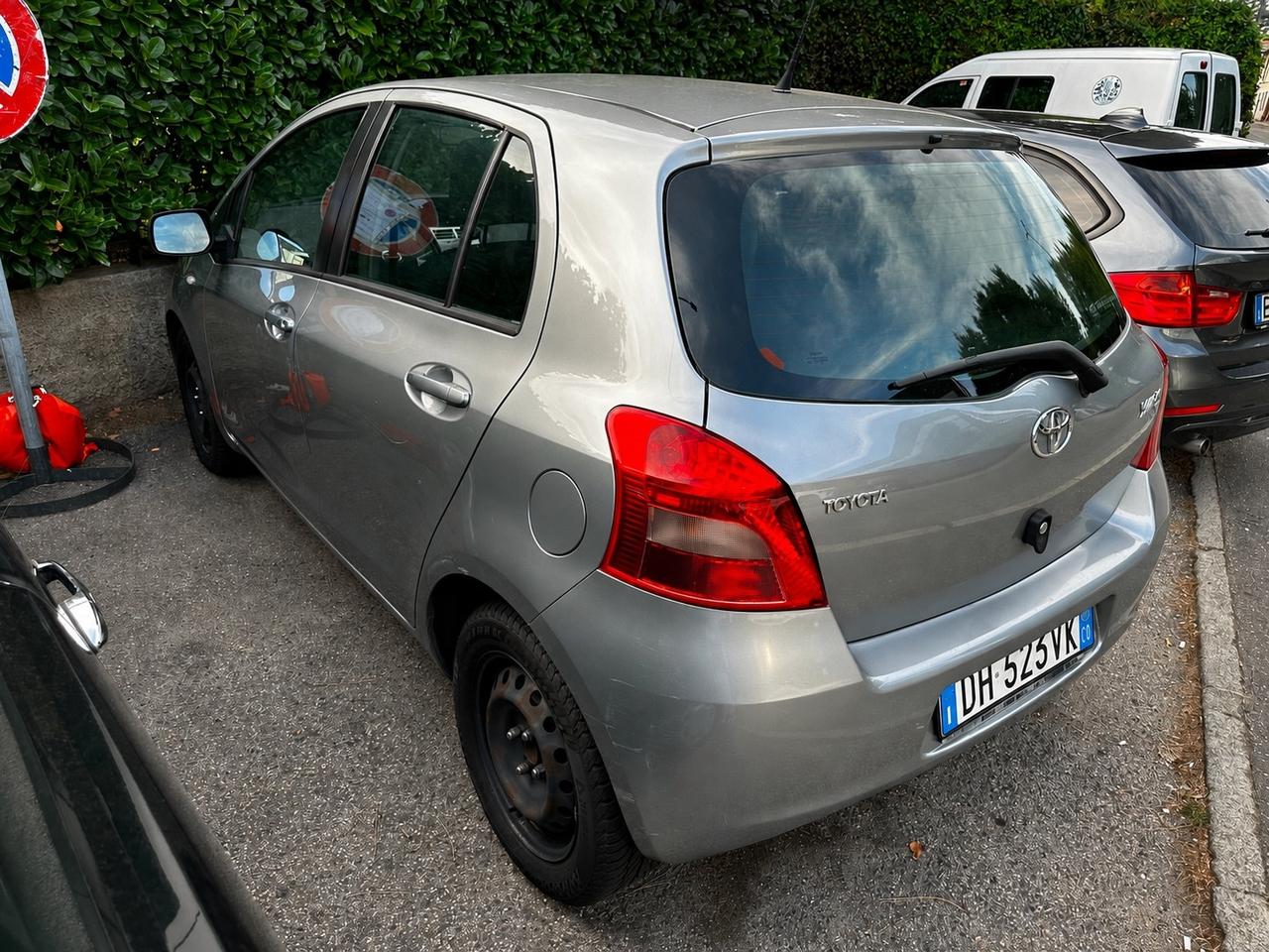 Toyota Yaris 1.0 69cv neo patentati