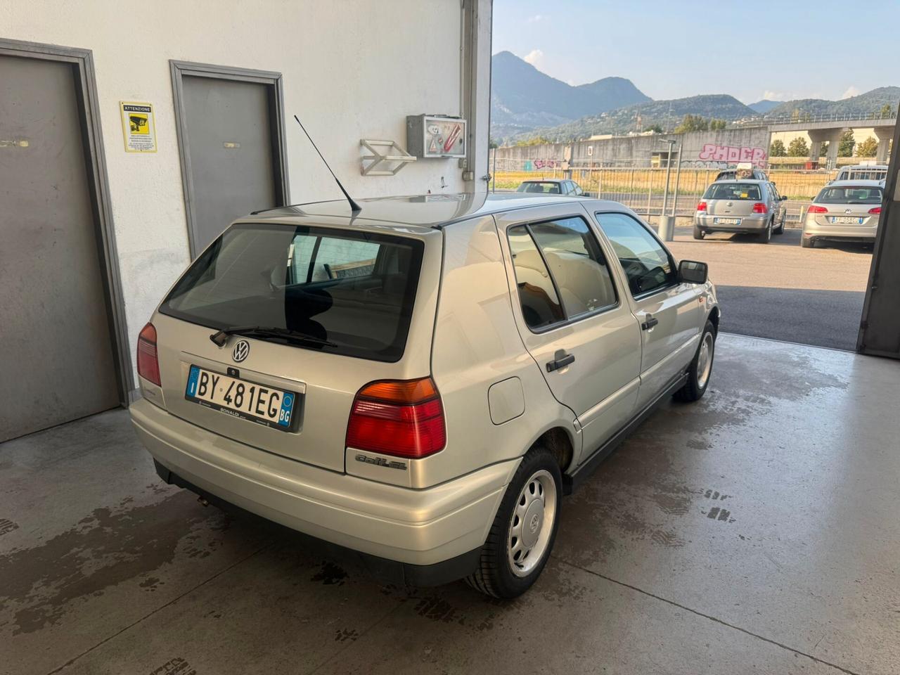 Volkswagen Golf 1.8/90 CV cat aut. 5 porte GL