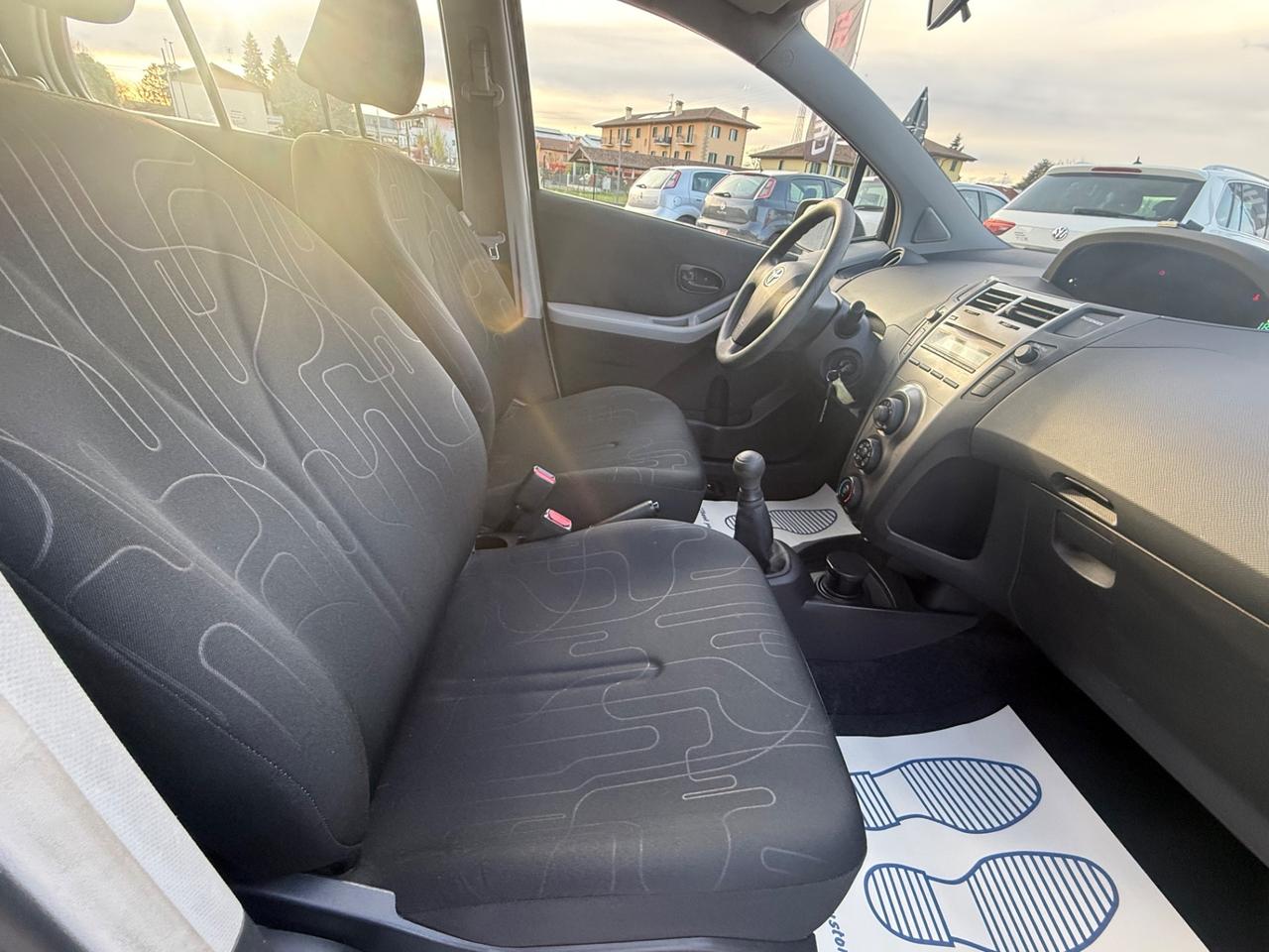 Toyota Yaris 1.0 5 porte Luxury pack