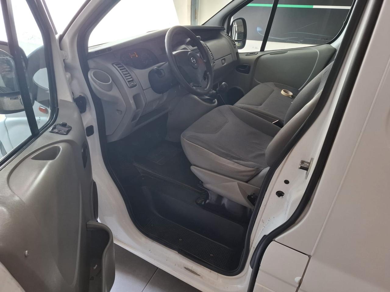 OPEL VIVARO VAN