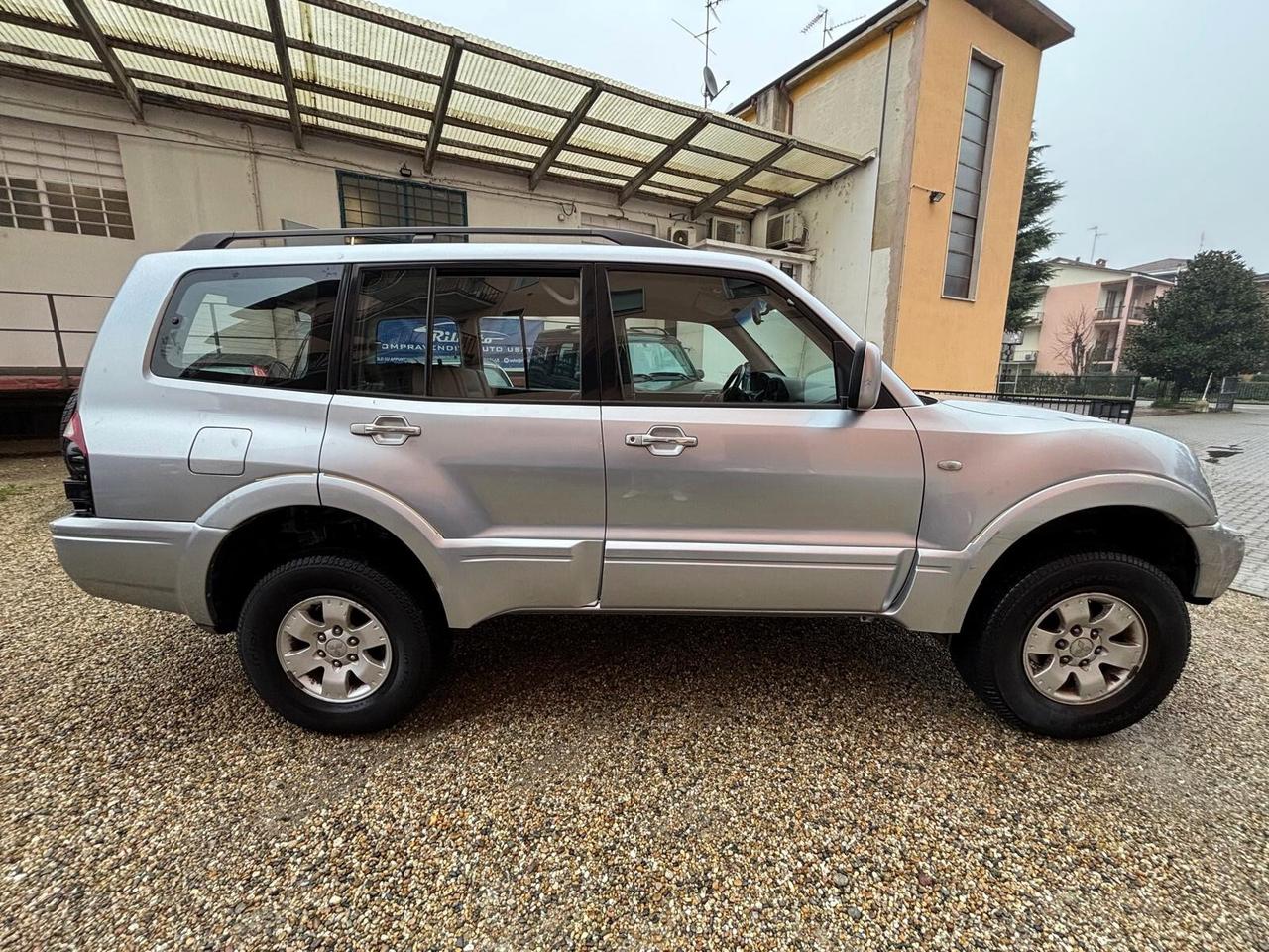 Mitsubishi Pajero 3.2 16V DI-D 5p. 7 posti gancio