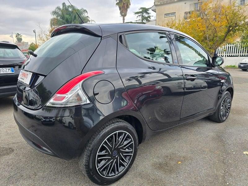 Lancia Ypsilon 1.2 69 CV 5 porte S&S Gold