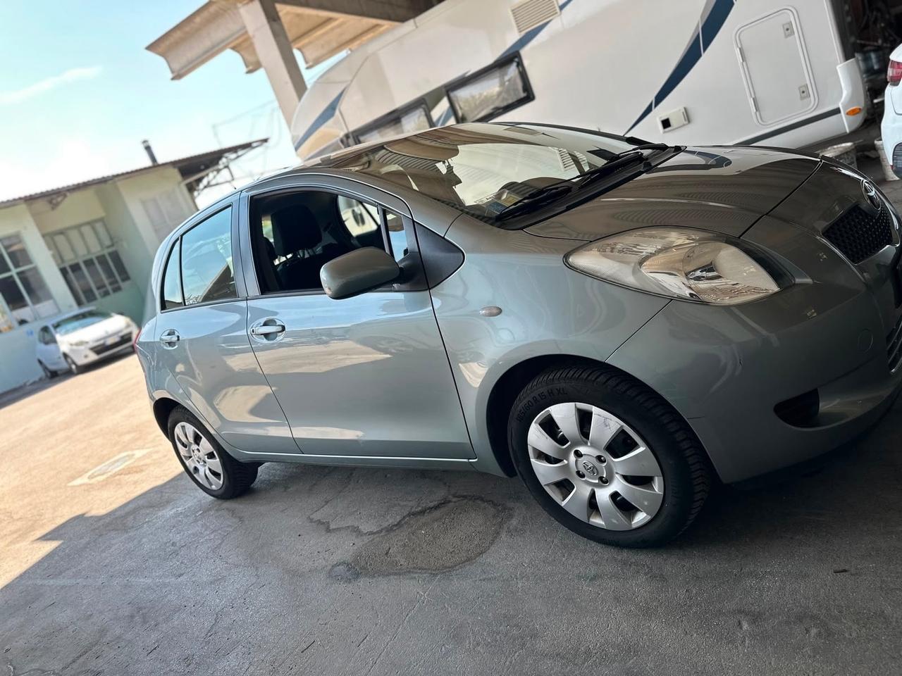 Toyota Yaris 1.0 5 porte