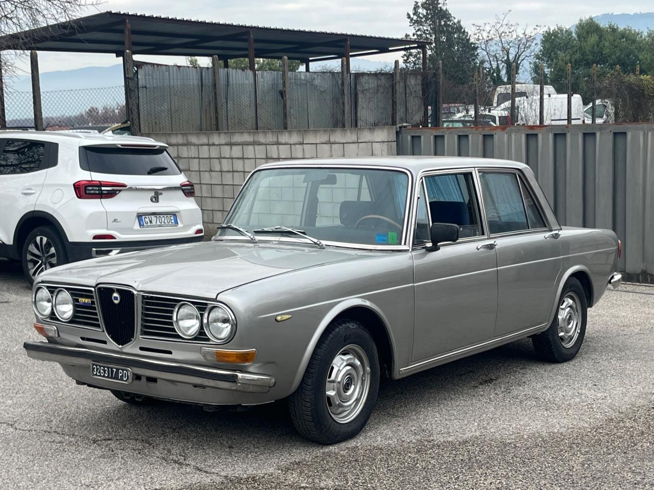 Lancia 2000 iniezione ( Flavia berlina )