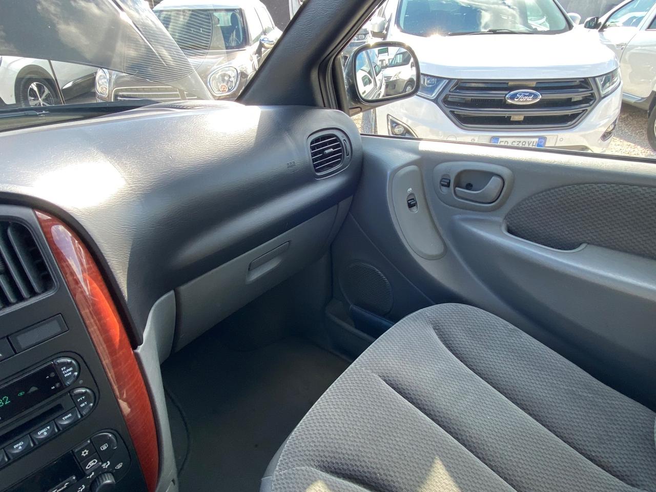 Chrysler Voyager 2.5 CRD cat LX Leather