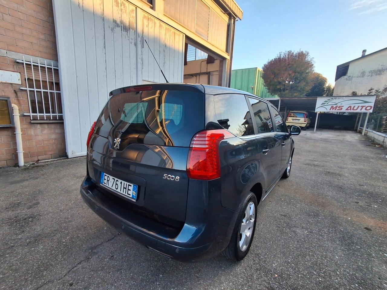 Peugeot 5008 1.6 HDi 115CV Business 7 POSTI
