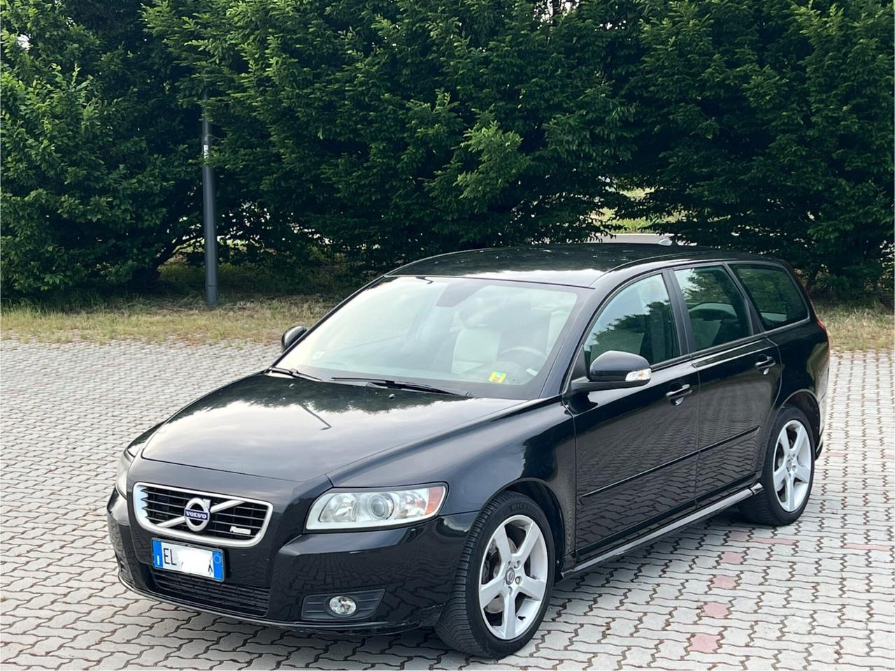 Volvo V50 D3 R-design