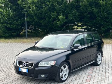 Volvo V50 D3 R-design