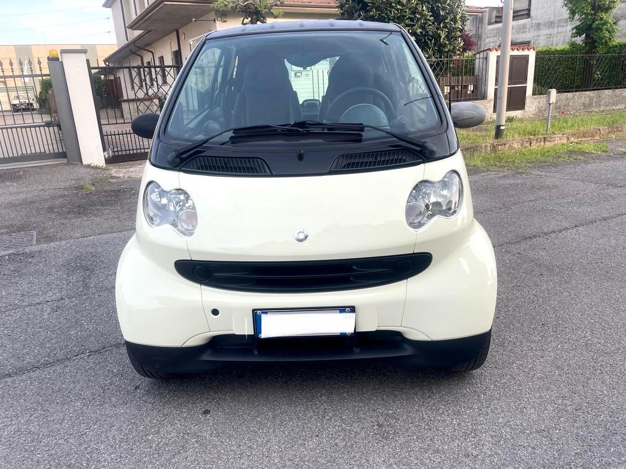 Smart ForTwo 700 coupé grandstyle (45 kW) per Neopatentati